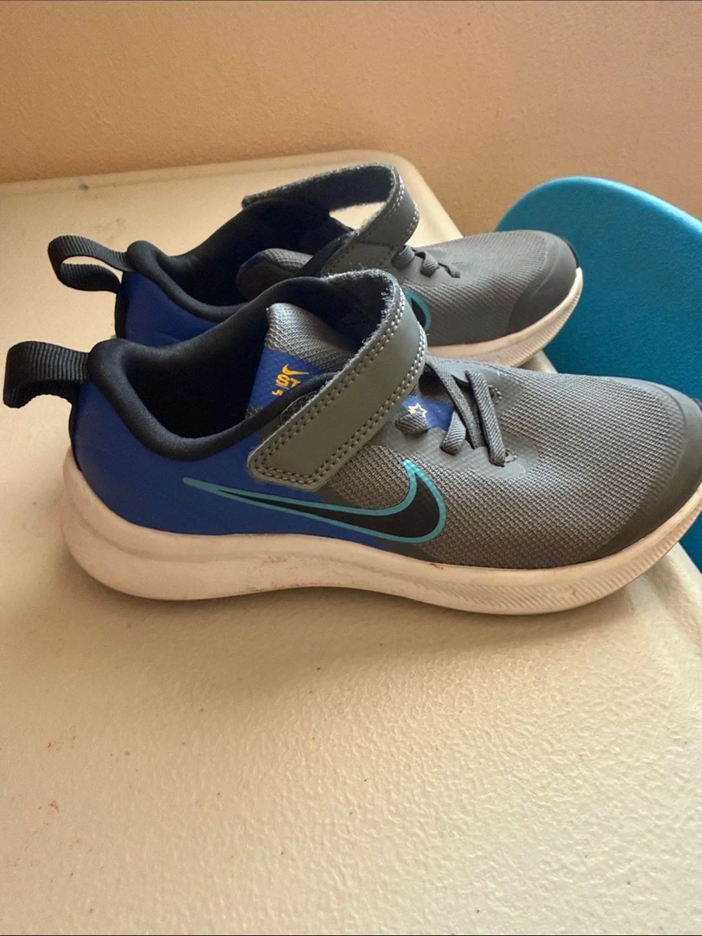 Nike Kids Gray Sneakers with Blue Accents